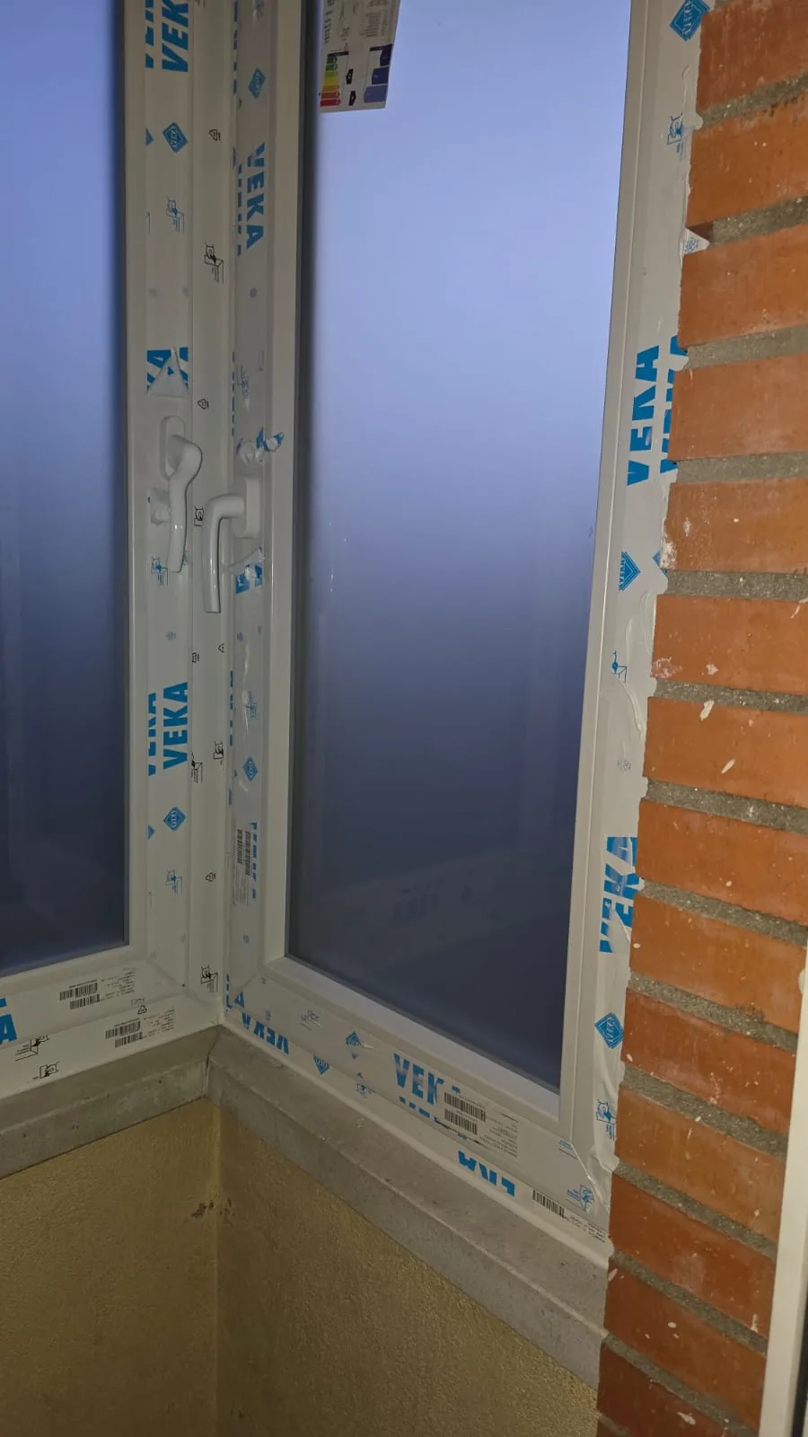 Instalación de ventanas de PVC y aluminio de alta eficiencia térmica - v 20